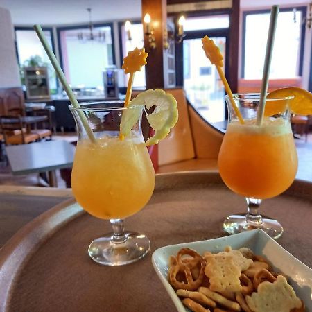 Logis Hotel Restaurant Des Voyageurs Pont-de-Salars エクステリア 写真
