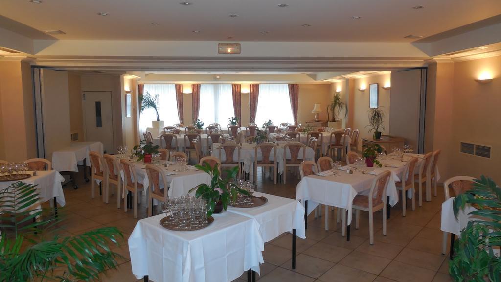 Logis Hotel Restaurant Des Voyageurs Pont-de-Salars エクステリア 写真