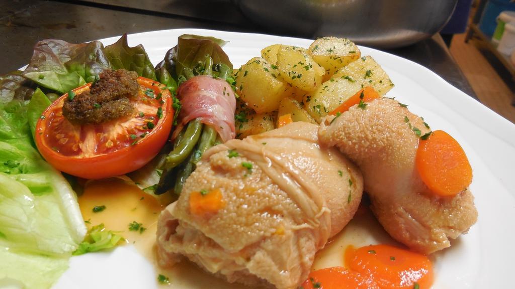 Logis Hotel Restaurant Des Voyageurs Pont-de-Salars エクステリア 写真