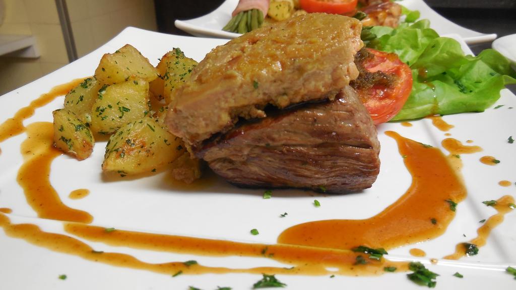 Logis Hotel Restaurant Des Voyageurs Pont-de-Salars エクステリア 写真