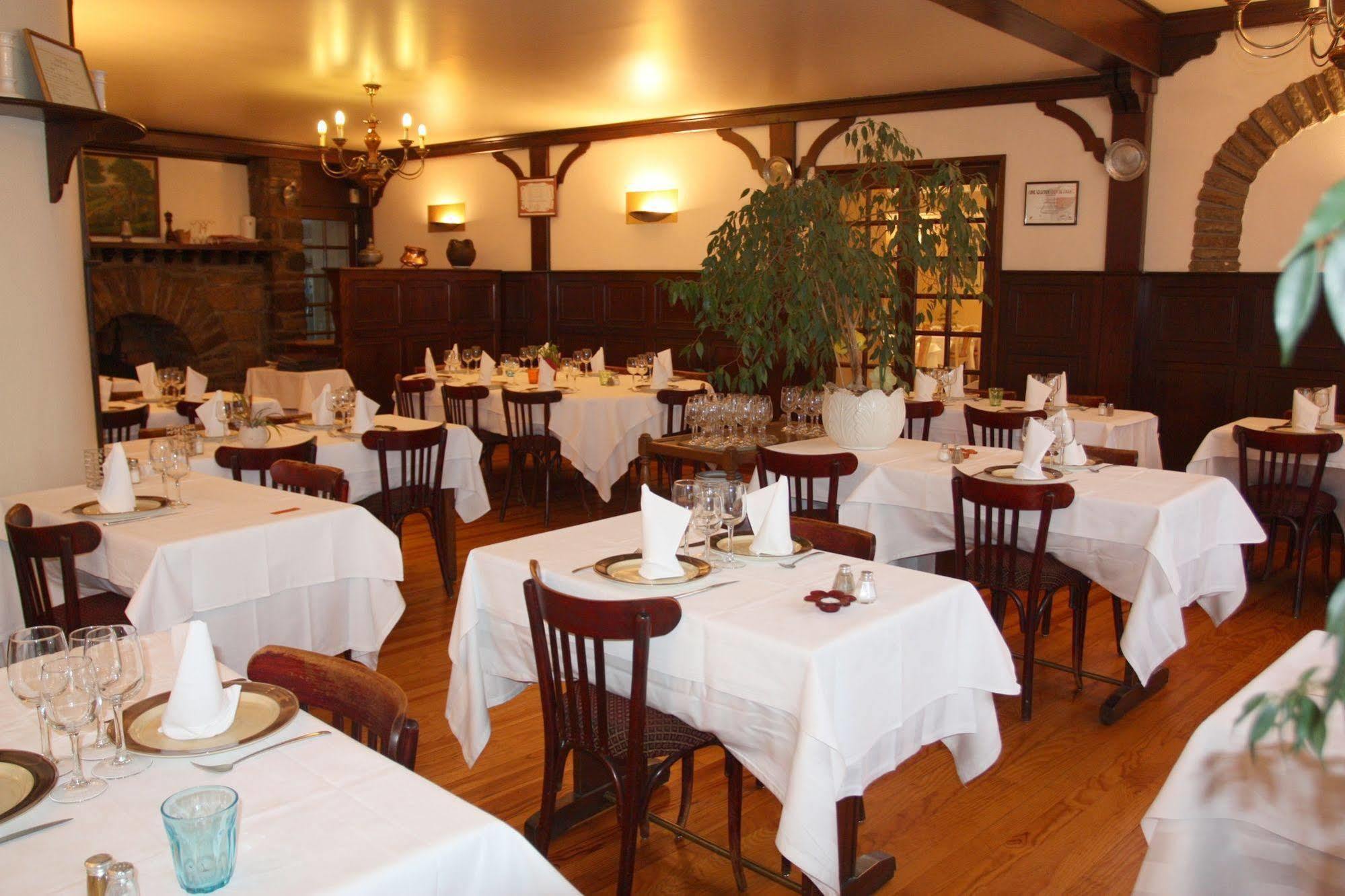 Logis Hotel Restaurant Des Voyageurs Pont-de-Salars エクステリア 写真
