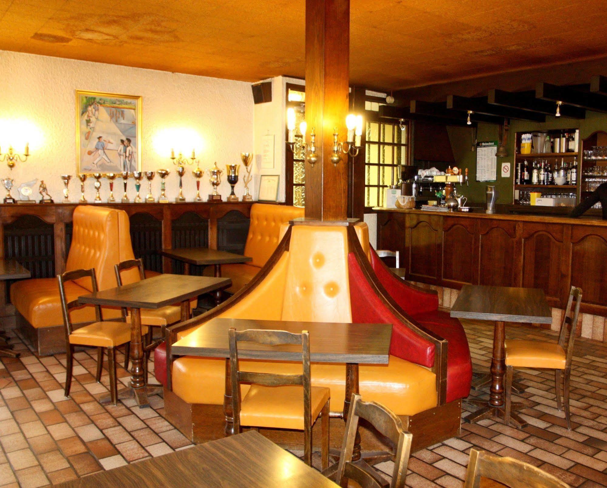 Logis Hotel Restaurant Des Voyageurs Pont-de-Salars エクステリア 写真