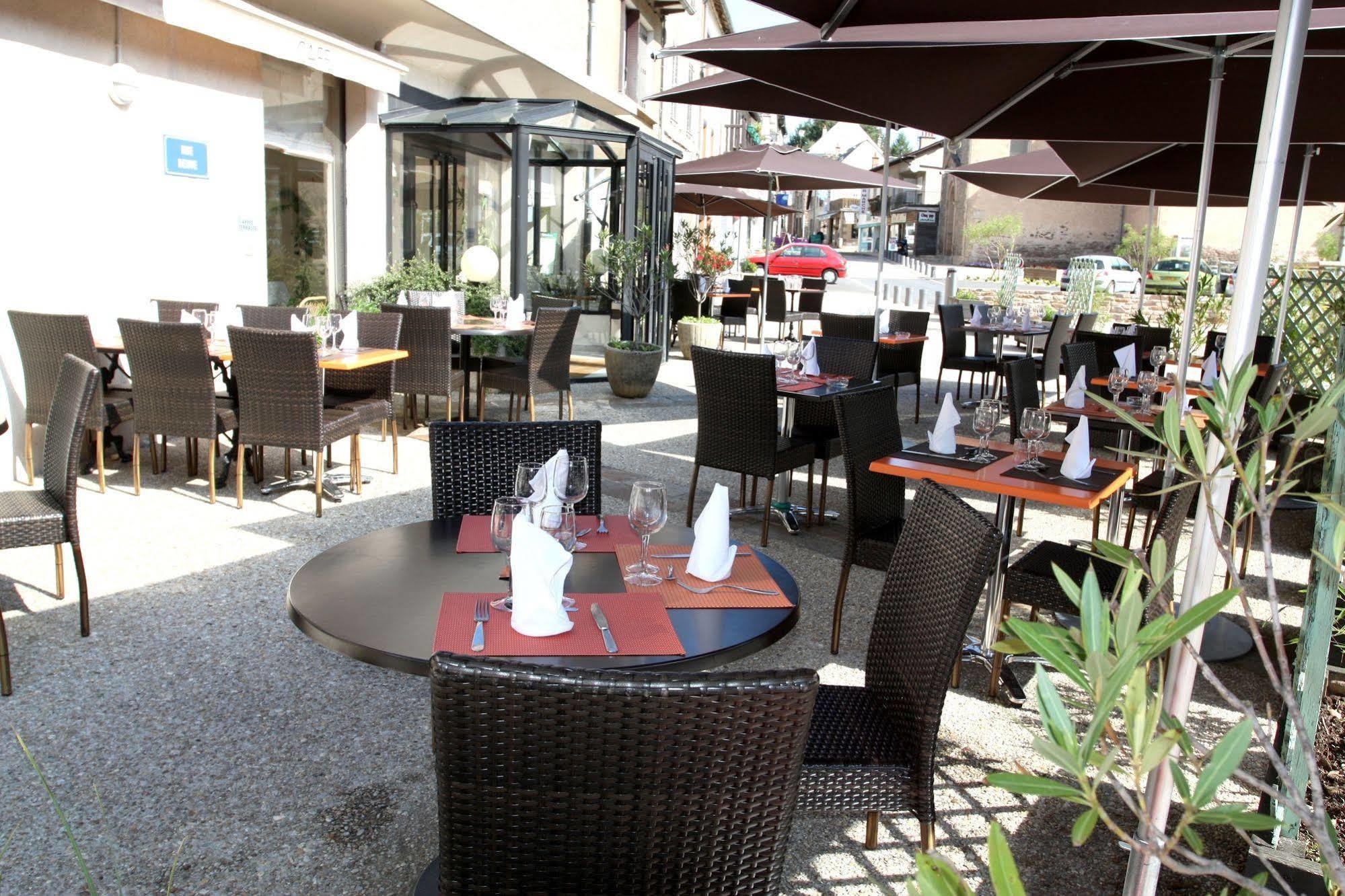 Logis Hotel Restaurant Des Voyageurs Pont-de-Salars エクステリア 写真