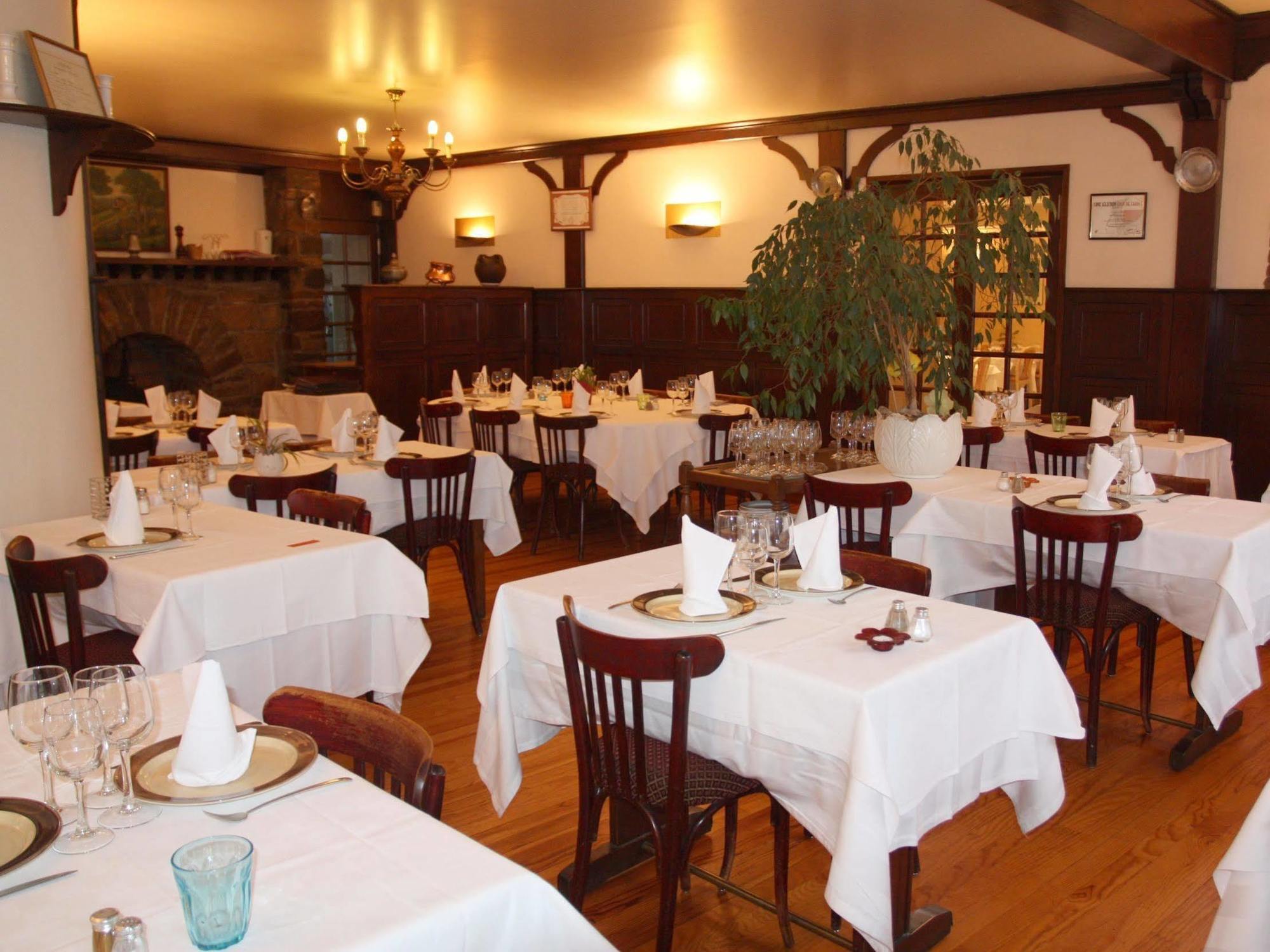 Logis Hotel Restaurant Des Voyageurs Pont-de-Salars エクステリア 写真