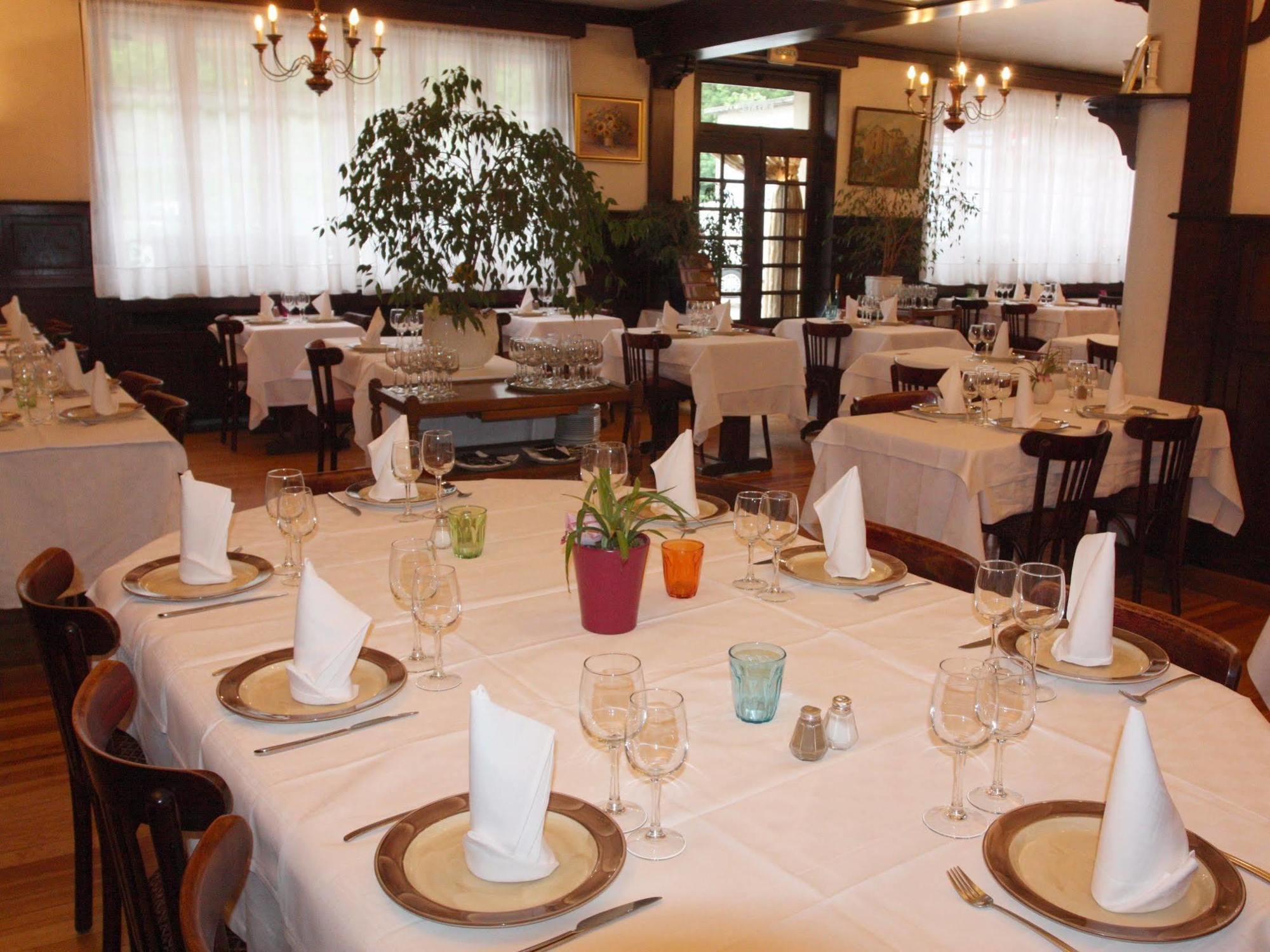 Logis Hotel Restaurant Des Voyageurs Pont-de-Salars エクステリア 写真