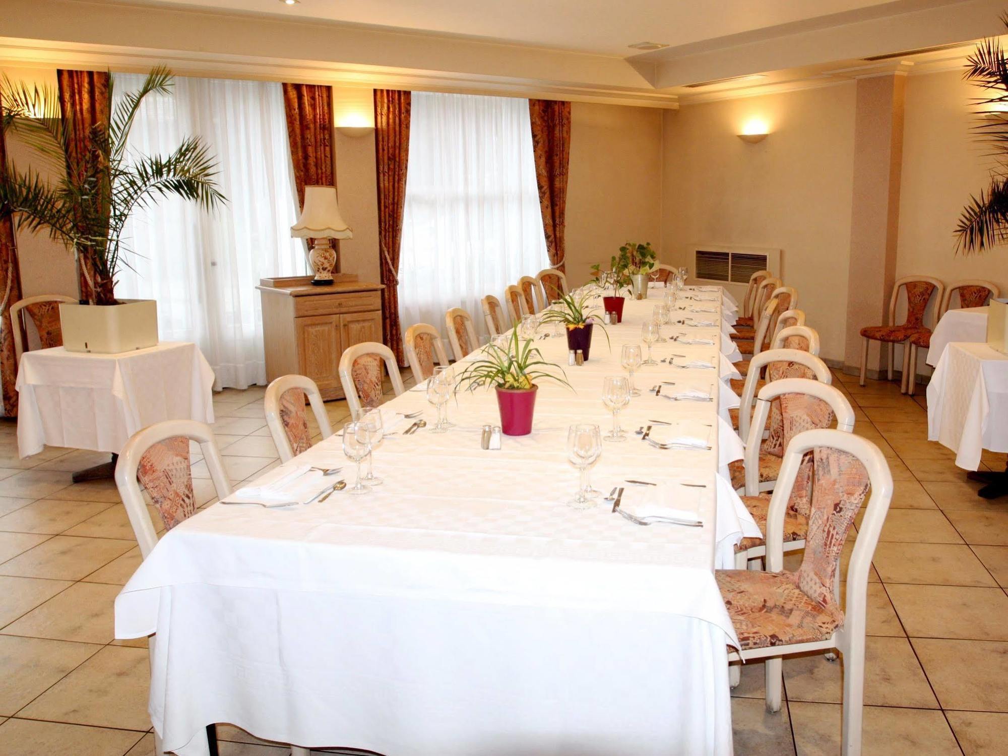 Logis Hotel Restaurant Des Voyageurs Pont-de-Salars エクステリア 写真