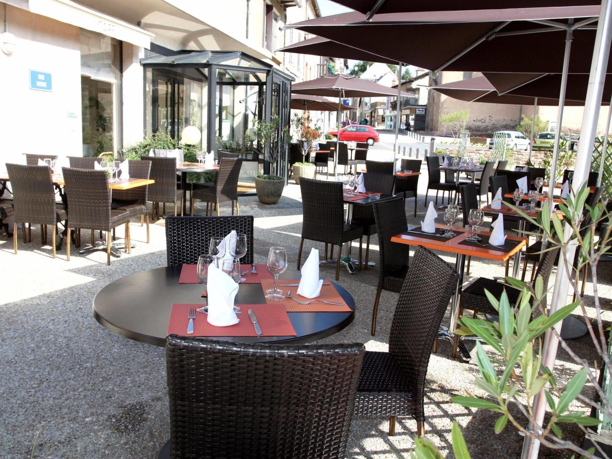 Logis Hotel Restaurant Des Voyageurs Pont-de-Salars エクステリア 写真
