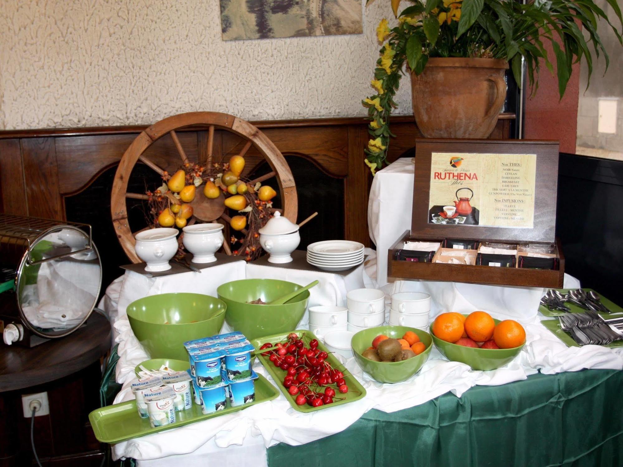 Logis Hotel Restaurant Des Voyageurs Pont-de-Salars エクステリア 写真