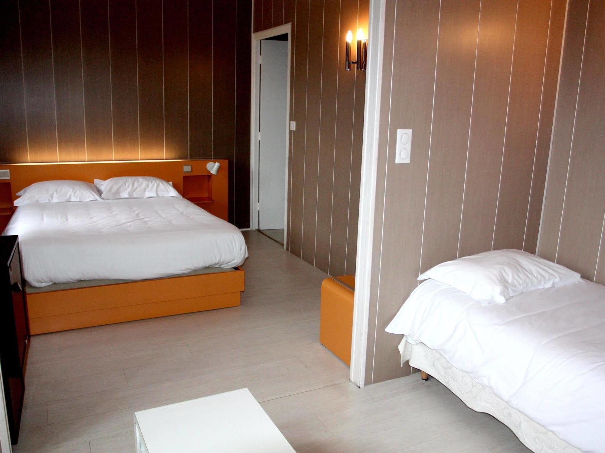 Logis Hotel Restaurant Des Voyageurs Pont-de-Salars エクステリア 写真