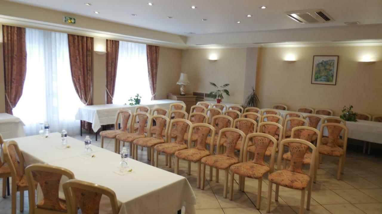 Logis Hotel Restaurant Des Voyageurs Pont-de-Salars エクステリア 写真